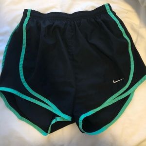 Women’s nike tempo running shorts